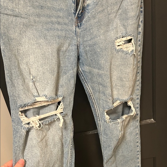 A&F Distressed Blue Jeans - Picture 4 of 6